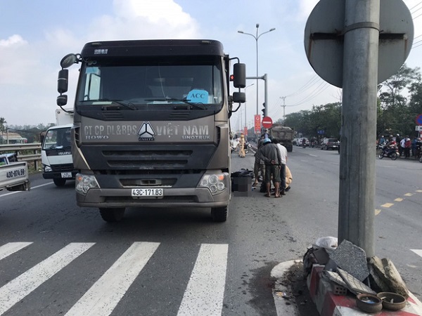 Nữ sinh lớp 9 bị ô tô tải tông chết thảm trên đường đi học thêm