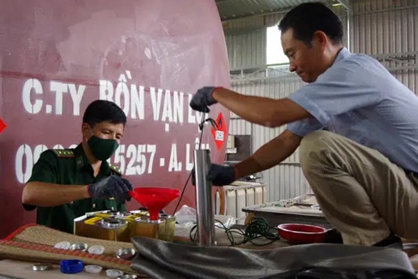 Khởi tố các đối tượng sản xuất xăng giả tại Vũng Tàu