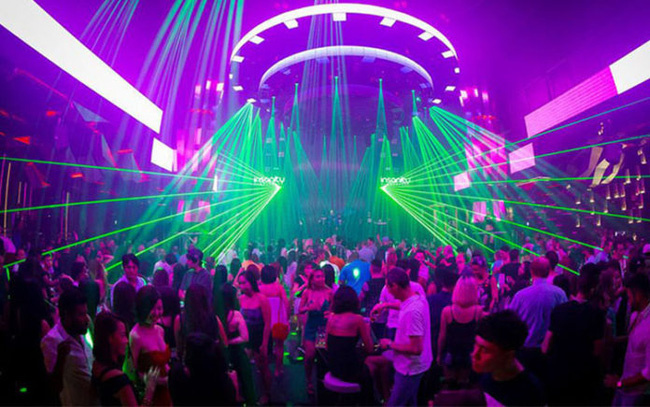 Từ 0h ngày 1/2, Hà Nội yêu cầu các quán karaoke, vũ trường, quán bar tạm dừng hoạt động