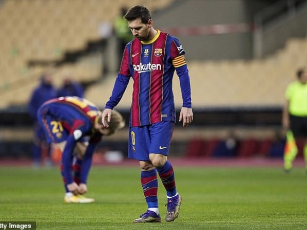 Barcelona trả giá đắt vì Messi