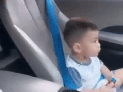 'Thủ môn quốc dân' Bùi Tiến Dũng cùng cháu và bạn gái mẫu Tây đi dạo phố nhưng giá trị chiếc xe mới khiến dân tình sửng sốt