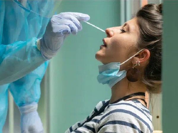 Triệu chứng mới của COVID xuất hiện ngày càng nhiều: 3 dấu hiệu nhận biết 'lưỡi COVID'