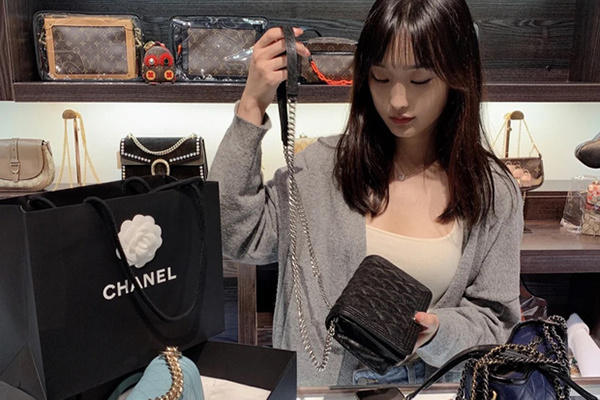 Săn đồ hiệu 2hand: Trào lưu đang ngày càng được lòng giới trẻ Trung Quốc, một khi đã dùng thì 'không dứt ra được'