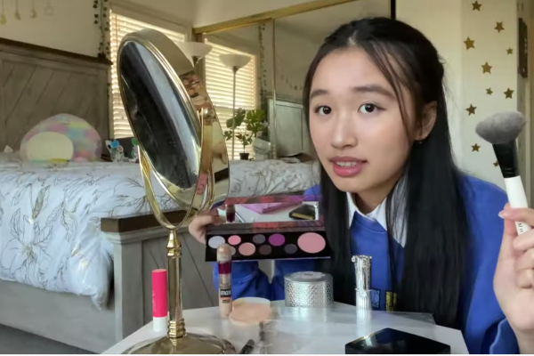 Nổi tiếng với mặt mộc, Jenny Huỳnh lần đầu make-up nhưng kết quả có hơi sai sai