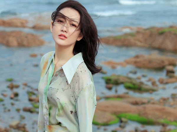 'Tình địch của Dương Mịch' đã U40 vẫn trẻ trung như gái 20, nhờ món thời trang này mà vừa trẻ lại vừa sang
