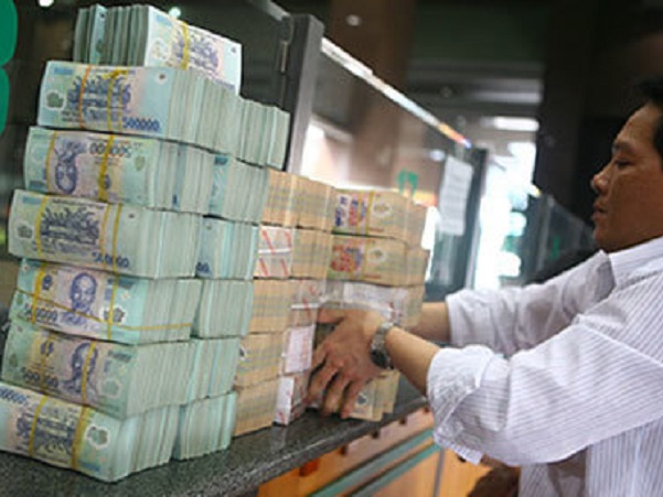 Ăn tết đậm ngàn tỷ, ôm hàng bank thoát hiểm trước cú sụt mạnh
