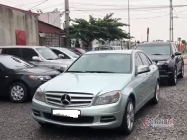 Sát Tết: Xe sang cũ đời sâu giá ngang xe cỏ, ế vẫn hoàn ế