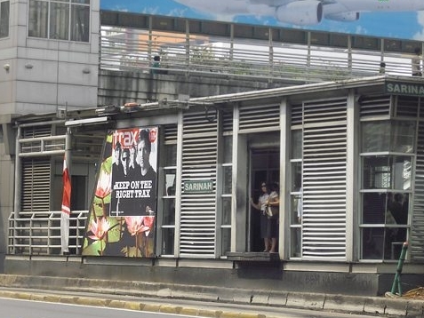 Thản nhiên quan hệ tình dục ở bến xe bus, cặp đôi đối mặt án tù giam