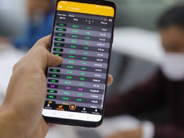 VN-Index lên sát 1.100 điểm