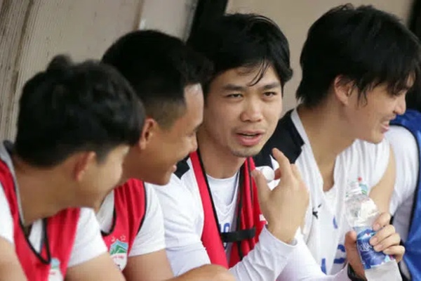 HAGL nói không với thưởng Tết, cầu thủ Than Quảng Ninh cận Tết vẫn mòn mỏi chờ lương