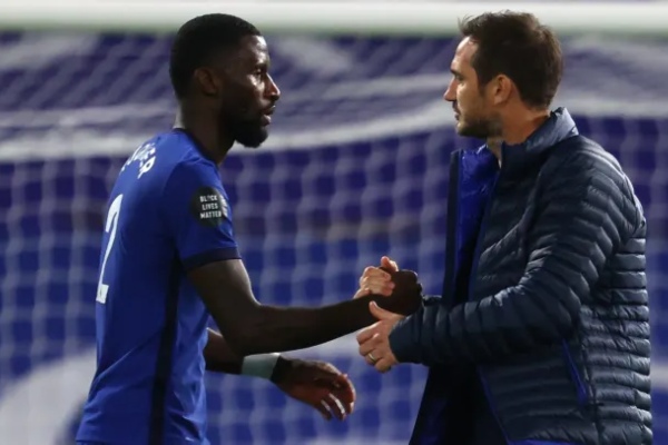 Hậu vệ Chelsea bác bỏ thông tin 'phản thầy'