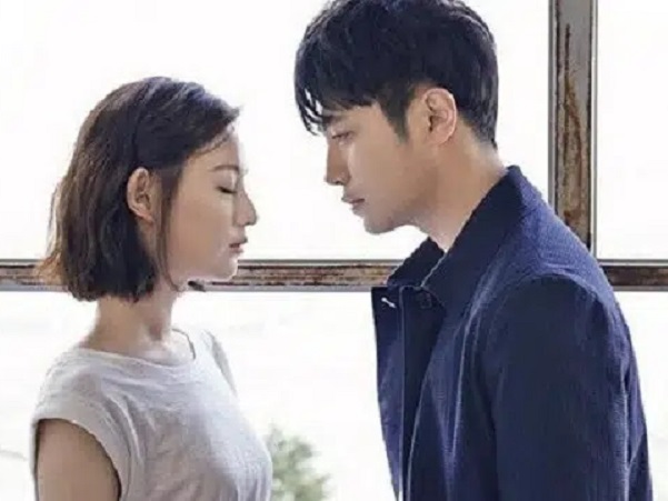Áy náy vì từng ruồng rẫy vợ vô sinh nên chồng cũ tìm mọi cách bù đắp, để rồi tình cờ gặp lại vợ cũ đi sắm Tết mà anh ta 'chết lặng'