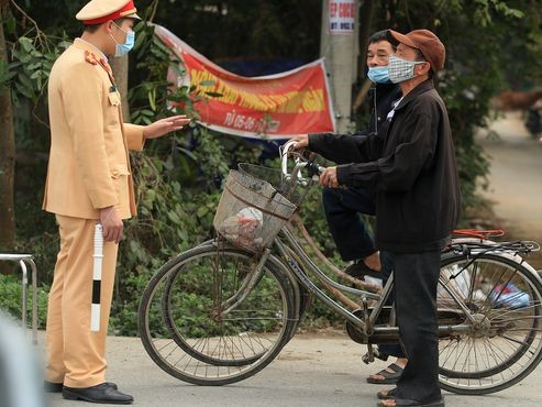 Người dân từ TP.HCM, Hà Nội... về quê ăn tết, các địa phương cách ly như thế nào?