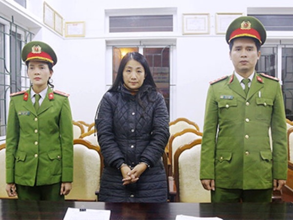 Nữ giáo viên lừa hơn 2 tỷ đồng
