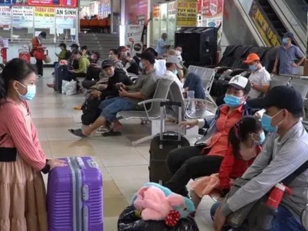 Hà Nội không phong tỏa tràn lan, không cấm người dân về quê ăn Tết