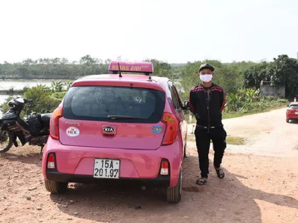 Bắt 2 ô tô chở người trốn chốt kiểm dịch Covid-19
