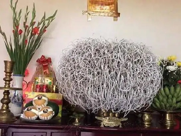 Hiếm gặp khi ngày ông Công ông Táo trùng ngày Lập Xuân: Rút tỉa chân nhang cần lưu ý điều gì?