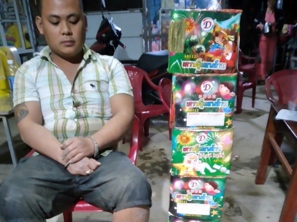 Vận chuyển pháo nổ đi tiêu thụ thì bị 'tóm'