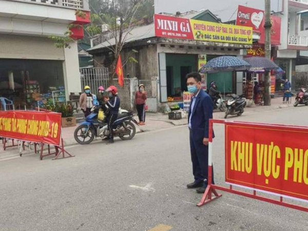 11 địa phương có dịch COVID-19: 'Không có chuyện ngăn sông cấm chợ'