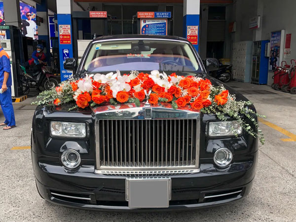Rolls-Royce Phantom 'Rồng' làm xe hoa tại Sài Gòn