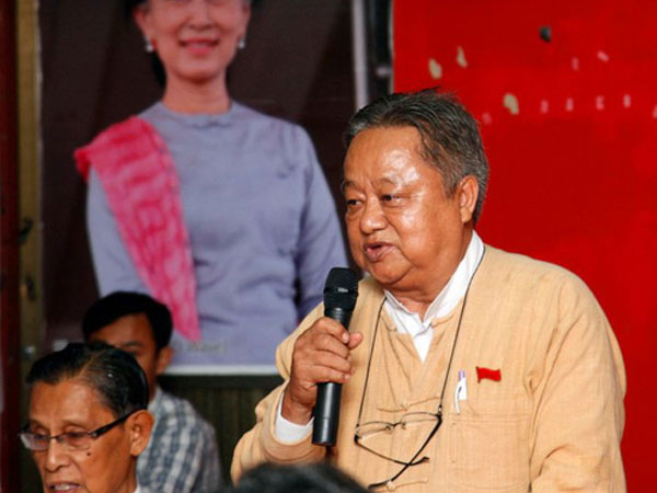 Trợ lý thân cận của bà Aung San Suu Kyi bị bắt lúc nửa đêm