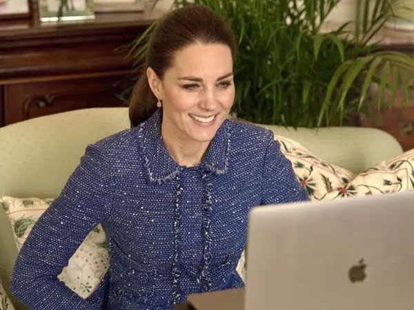 Công nương Kate được khen ngày càng nhuận sắc trong khi Meghan Markle khẳng định không nao núng trước cuốn sách của chị gái
