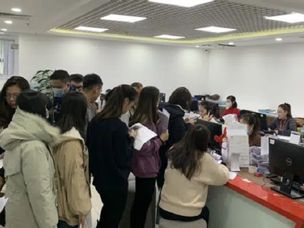 Nhà đầu tư đổ xô vào chứng khoán, bình quân mỗi ngày có thêm gần 4.000 tài khoản mở mới trong tháng 1