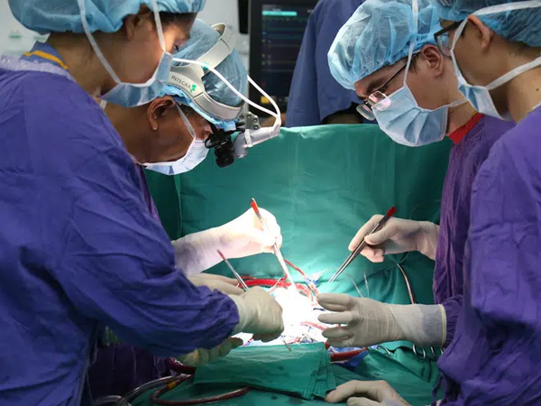 Ghép tim cho bệnh nhi nhỏ tuổi nhất Việt Nam
