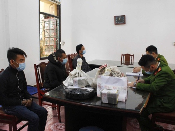 Phá đường dây sản xuất pháo nổ trái phép ngay trong tâm dịch Đông Triều