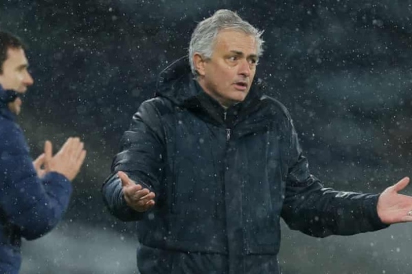 Tottenham thua 3 trận liên tiếp, Mourinho đổ lỗi cho trọng tài