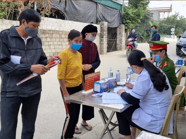4 thanh niên tử vong trong vụ cháy do đốt vàng mã ở Hà Nội: Người vợ mang thai 8 tháng ôm linh cữu chồng khóc nghẹn