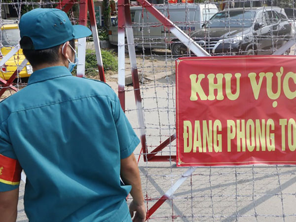 Nhân viên sân bay Tân Sơn Nhất dương tính SARS-CoV-2, phong tỏa chung cư ngay 'cửa ngõ' TP.HCM