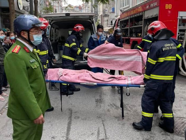 Vụ cháy nhà khiến 4 thanh niên tử vong ở Hà Nội: Cha mẹ ngã quỵ, vợ trẻ đang mang bầu 8 tháng khóc không thành lời