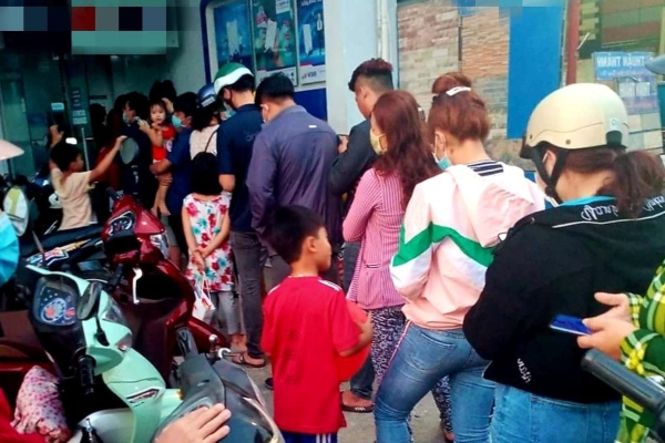 Không chỉ dịch bệnh, người dân còn mang một nỗi ám ảnh khác vào dịp Tết: Cây ATM!