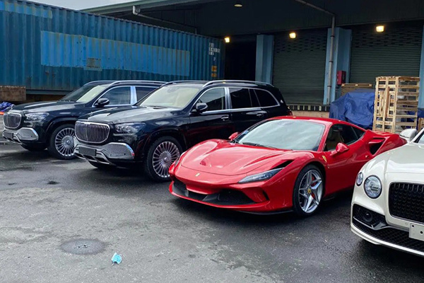 Dàn xe gần 100 tỷ về nước ngay trước Tết Nguyên đán phục vụ giới đại gia Việt: Cặp đôi Mercedes-Maybach GLS 600 chiếm 'spotlight'