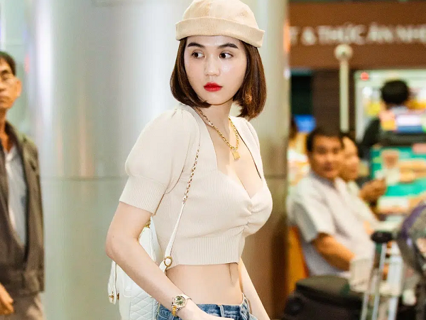 Ngọc Trinh mà muốn chơi Tết 'hệ hàng hiệu' thì phải sắm đủ combo: Băng đô quý tộc và áo 'cái bang' của Prada