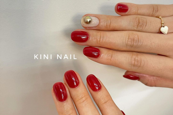 17 bộ nail tông đỏ rất sang chứ không sợ sến, chị em diện Tết thì năm mới lộc tới dạt dào, đỏ cả tình lẫn tiền