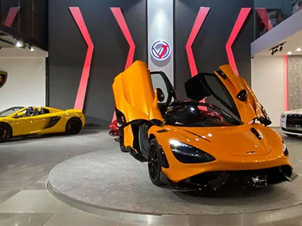 Tuổi trẻ tài cao, nữ đại gia 9X tiếp tục đón siêu xe 33 tỷ hàng hiếm ở Việt Nam