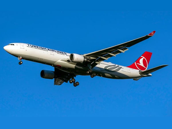 Bám càng máy bay từ Kenya đến Hà Lan