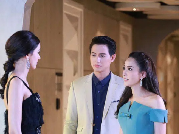 Bắt quả tang chồng 'mây mưa' với nhân tình, vợ chẳng lao vào đánh ghen mà chỉ nói 1 câu bâng quơ khiến cặp mèo mả gà đồng tái mặt