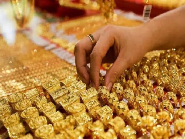 Vàng trong nước ngày càng đắt, cao hơn giá vàng thế giới tới 6,5 triệu đồng/lượng