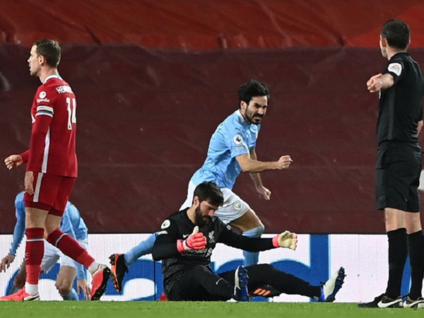 Thủ môn 2 lần 'tặng' bàn thắng cho đối thủ, Liverpool thua tan nát trước Pep Guardiola
