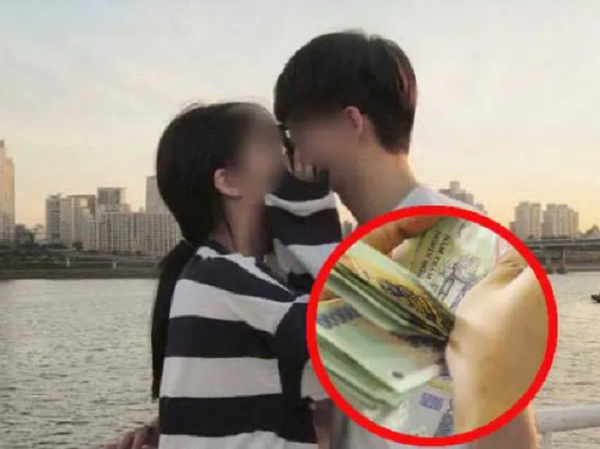 'Xin' tiền ăn Tết, nhìn con số bạn trai đưa ra, cô gái bĩu môi chê ít, dân mạng ngao ngán thúc giục chàng trai bỏ gấp vì: 'Đừng biến mình thành cái mỏ'