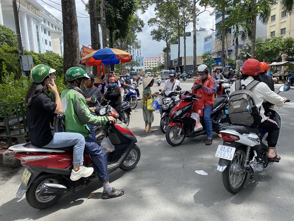 Grab, Gojek, Baemin tăng phụ phí dịp Tết đến 15.000 đồng/chuyến