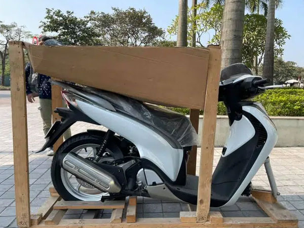 Chiếc Honda SH không bánh trước được bán giá 900 triệu đồng, đã có đại gia Hà Nội bạo chi?