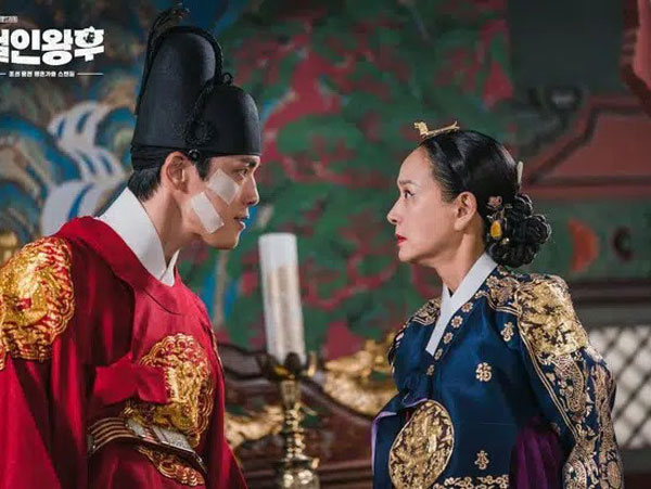 Netizen lo sốt vó Mr. Queen kết bi thảm như lịch sử, fan cứng đáp ngay: Phim hư cấu nghĩ xa thế làm gì!