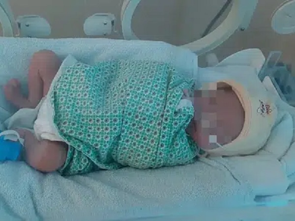 Hà Nội: Thương tâm bé trai sơ sinh 38 giờ tuổi suy hô hấp bị mẹ bỏ rơi cùng lá thư tay ngày 29 Tết
