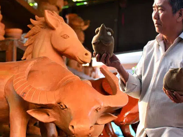 Làng gốm 500 tuổi ở Hội An tất bật nặn linh vật bán Tết: 'Vì Covid-19 nên tôi cũng không dám làm nhiều'