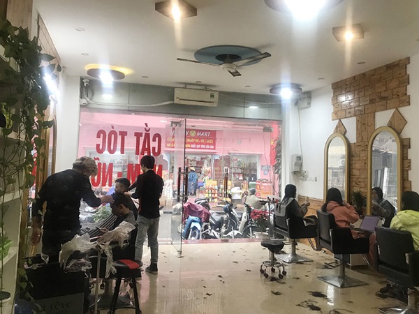 Đã sắm Tết đủ, ngày cuối tranh nhau vào tiệm tóc làm đẹp