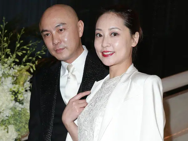 'Vi Tiểu Bảo' Trương Vệ Kiện ly thân cùng vợ sau hơn 20 năm bên nhau không một mụn con?